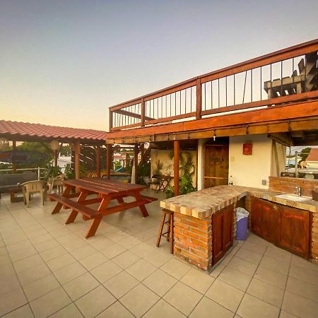 מזטלן Wandering Monkey Guesthouse מראה חיצוני תמונה